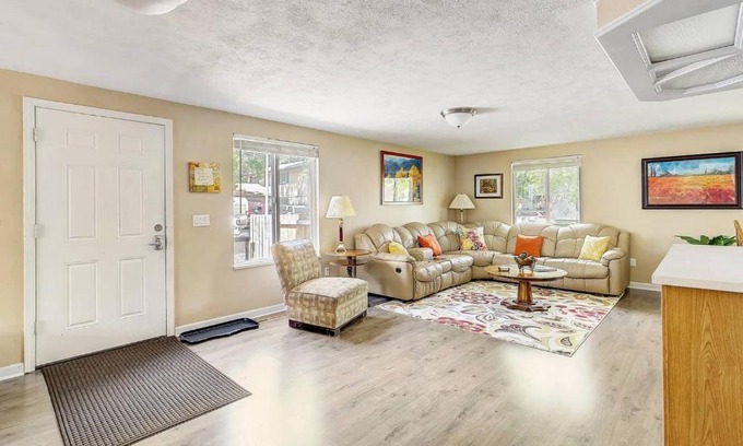 Trendwood and Frankline Square Bed & Breakfast | Ideally Located Westminster Home - Sleeps 13!