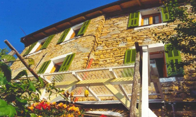 Badalucco Apartment | Idyll. Vacation herrl. View, tranquility, nature, garden with jacuzzi