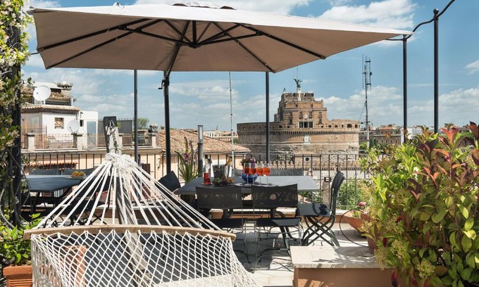 Rione V Ponte Apartment | Idyllia - Penthouse in Navona Area