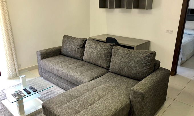 Tower Road Apartment | Idyllic Apartment just off the Promenade