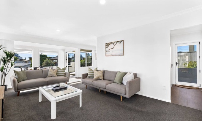 Mount Maunganui House | Idyllic family escape, Close to the beach an Mount