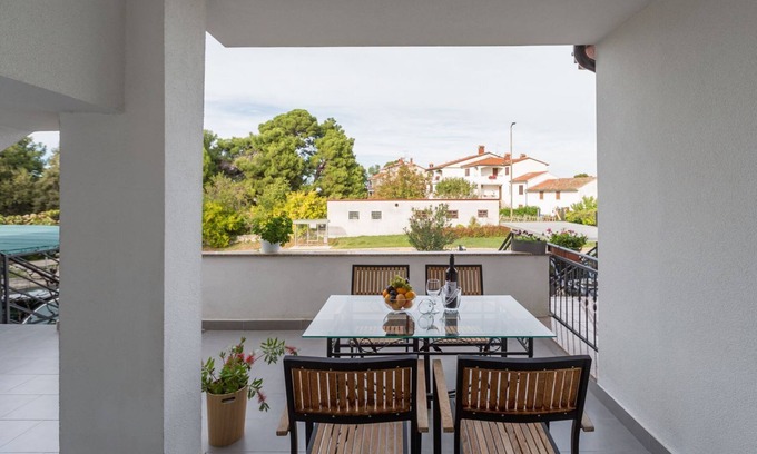 Brulo Apartment | Idyllic flat just 600 metres from the beach with private terrace, WiFi, parking space