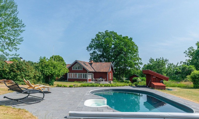Sodertalje Municipality Ski Chalet | Idyllic house in Mölnbo with heated pool near Gnesta | SE13025