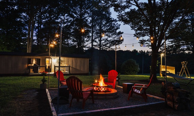 Dalton House | Idyllic, mins to I-75 & Dalton NEW to VRBO, 5 star reviews, trails nearby