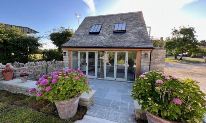 Witney House | Idyllic secluded hideaway with countryside views
