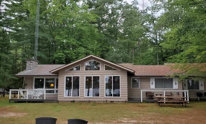 St Germain House | If you're looking for a relaxing Northwoods experience this is it!
