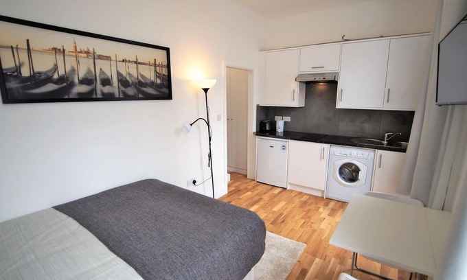 Redcliffe Apartment | Ifield 6 apartment in Hammersmith with WiFi.