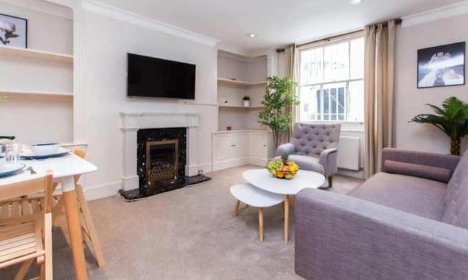 Redcliffe Apartment | Ifield B · Delightful Apartment with Own Patio, Earls Court