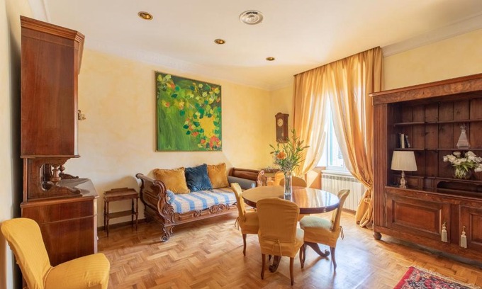 Monti Apartment | iFlat Delightful apartment view colosseum
