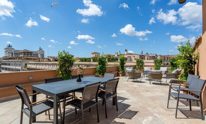 Rome City Centre Apartment | iFlat | Luxury Skyline Penthouse near Roman Forum
