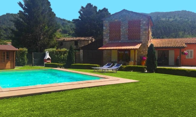 SantʼAndrea di Compito Villa | 🌻il Casale del Nonno ~ Villa in Toscana~Garden~Pool~2 Patios~FreeWiFi~A/C 🌻