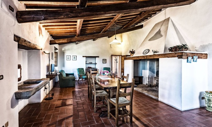 Borghetto Other | Il Castello Apartment in Farmhouse with swimming pool overlooking Lake Trasimeno