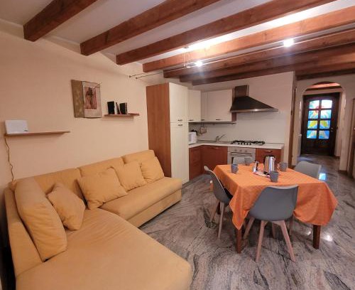 Costa Volpino House | Il Cortiletto Mountain Lake Iseo Hospitality