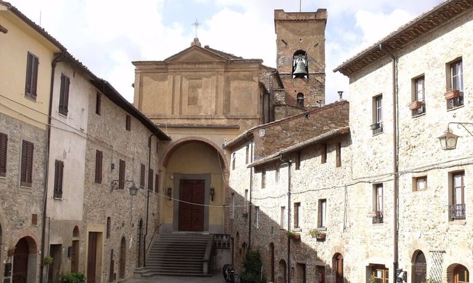 Chianni House | Il Mirtillo A Peaceful Place in Tuscany, Nestled in a Medieval Italian Village