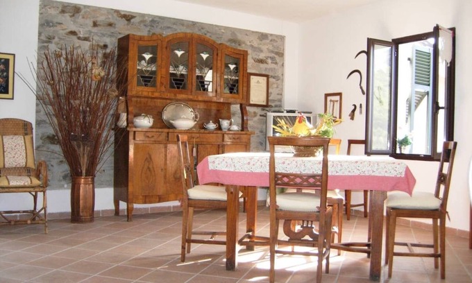 Conio House | "Il Nido di Piera" comfortable rustic style holiday home
