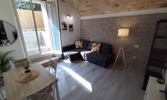Prenestino-Centocelle Apartment | Il rifugio delle Azalee