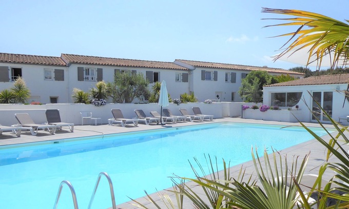 La Couarde-sur-Mer Villa | Ile de Ré Bord Plage pretty 3* villa COSY heated swimming pool 200m from village center