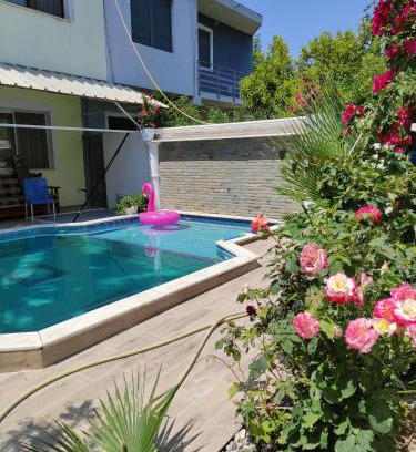 Durres House | Ilirida-Swimming pool & garden view rooms for rent