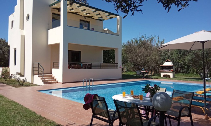 Pyrgos Psilonerou Villa | Ilos Villa, Pirgos-Villas, 300m From The Beach