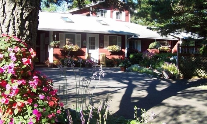 Bar Harbor Apartment | Immaculate Hummingbird Suite - One Mile from Acadia National Park