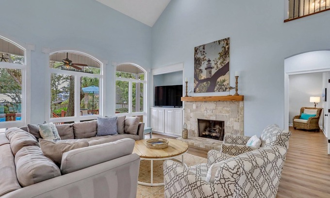 Saint Simons Island House | Immaculate Custom Home | 2.5 blocks to Beach | Heated Pool + Spa | Dog Friendly