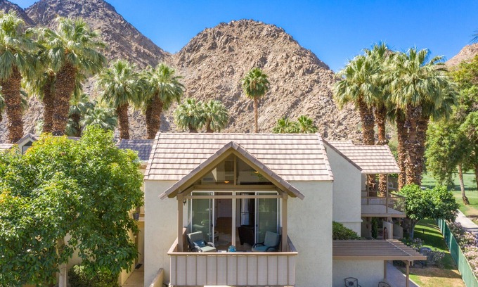 Indian Wells Apartment | Immaculately Kept Tuscan Treehouse- Indian Wells Country Club