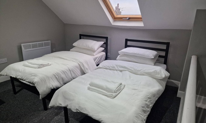 Bradford Apartment | Impeccable 3-Bed Apartment in Bradford to explore