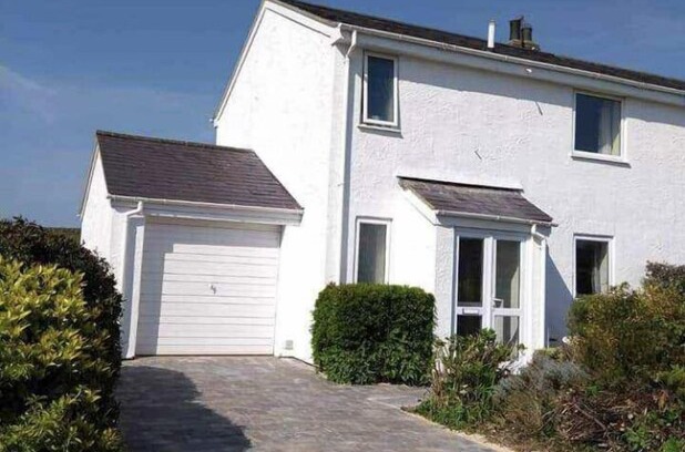 Edern House | Impeccable 3-Bed House in Pwllheli in Pwllheli