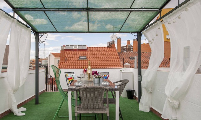 Numancia House | IMPRESSIVE DUPLEX NEAR ATOCHA WITH HUGE GARDEN CHILL OUT FOR 10 PAX