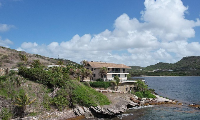 Mamora Bay Villa | Impressive grand villa directly on the ocean with private pool and beach