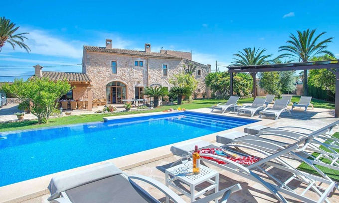 Santanyi Villa | Impressive Stone-Clad Country House, A/C, Private Pool, Immaculate Gardens - 5 mins from Cala d'Or!