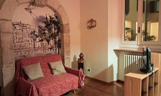 Centro Storico Apartment | In a quiet and elegant setting 600m from Duomo ideal for couples and businessmen