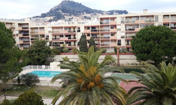 Hyeres City Centre Apartment | In a wooded park in the city center