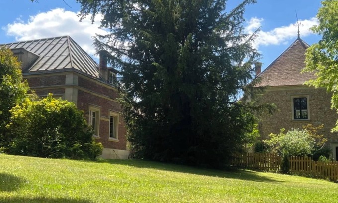 Boissy-Saint-Leger Cottage | In an exceptional setting, 17km from Paris, restored farmhouse of a château