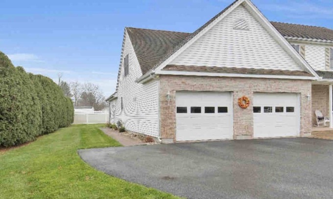 Rocky Hill Apartment | In-Law Suite in Rocky Hill with Private Entrance