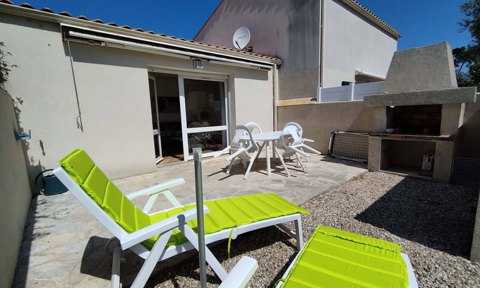 Saint-Georges-d'Oleron House | In Oleron with communal pool 800m from the beach
