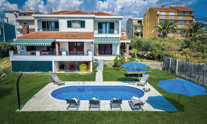 Stobrec House | In Stobrec, near Split stands this vacation home with pool on a large, enclosed plot.