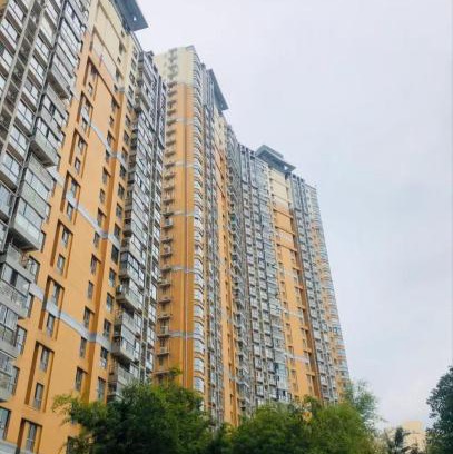 Huangpu Apartment | In the City of Center with Bund View and Orient-al Pearl TV Tower View