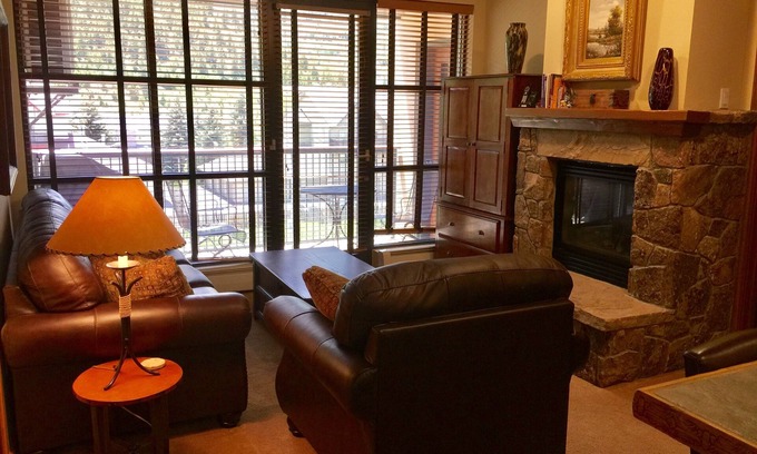 Avon Condo | In the heart of Avon -walk to restaurants & gondola! Immaculate 2bed/2bath