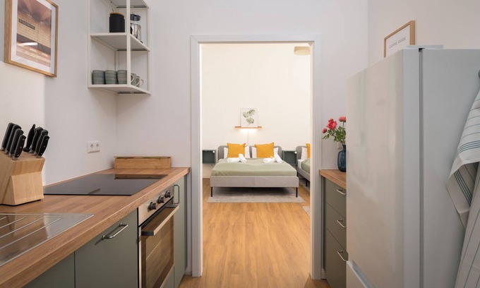 Kreuzberg Apartment | In the heart of Berlin Kreuzberg - perfectly located in the neighborhood for up to 8 people