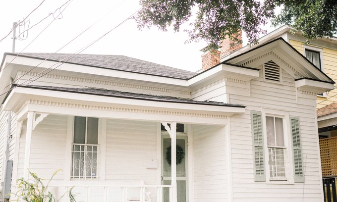 Midtown House | In the Heart of Savannah's Starland District/3 Bedroom Bungalow. Pet Friendly!