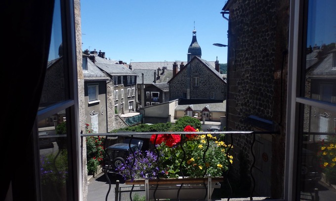 Murat Apartment | In the Medieval quarter of the small city of Character Murat