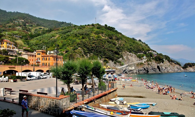 Borgo Antico Apartment | In the square, a step away from the sea