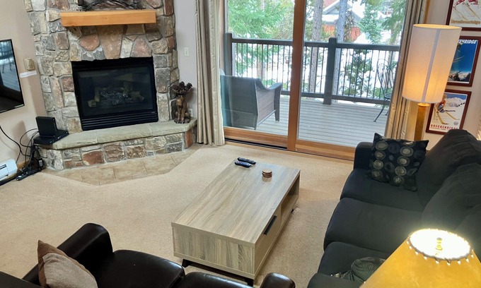 Warrior's Mark Condo | In Town Vacation Rental within Walking Distance to Slopes, Bike Trails & Main St