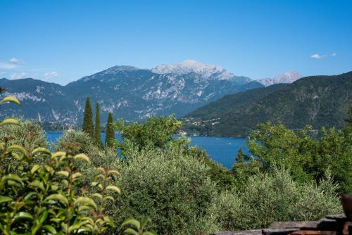 Azzano House | Ina's Lake Garden Nicolas Suite