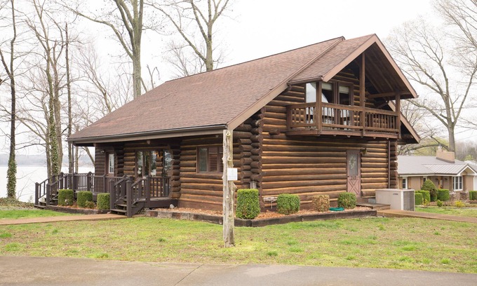 Cadiz Cabin | Includes wkday pontoon rental,1mi from national park walk/bike trails. Lakefront