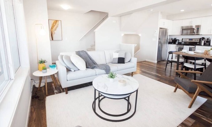 Fort Gary House | Incredible 3Bedroom Townhouse with Garage & Wi-Fi!