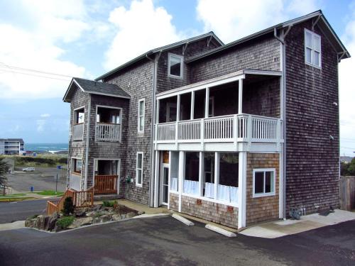 Newport House | Incredible Beach House with Stunning Views in Newport, Oregon