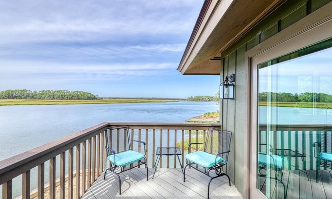 West Beach Cottage | Incredible riverfront, gorgeous, renovated cottage in popular Inlet Cove