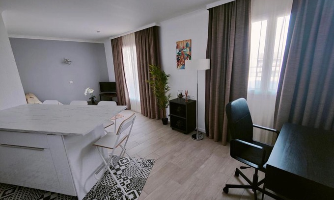 Faubourg de l'Arche Apartment | Incroyable T2 La Défense - Parking gratuit